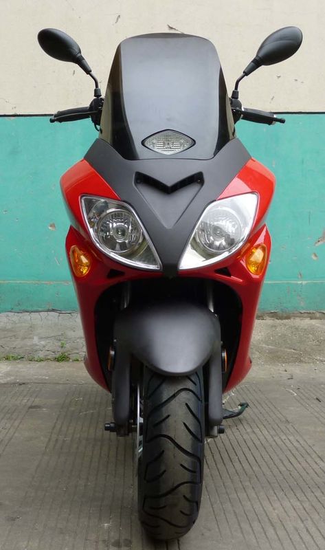 Vespas dobles para los adultos, vespas del gas de las linternas de motor legales de la calle montadas completamente