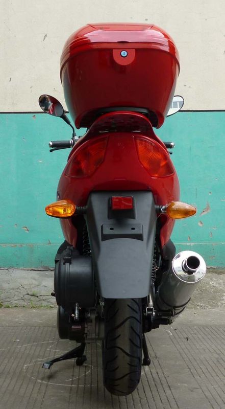 Vespas dobles para los adultos, vespas del gas de las linternas de motor legales de la calle montadas completamente
