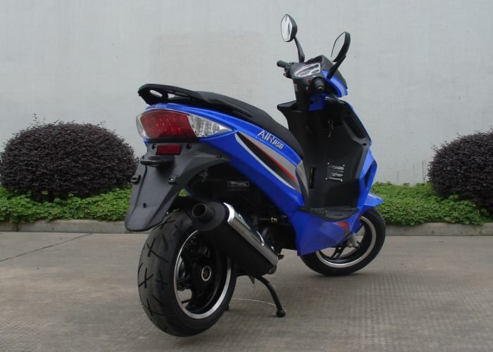 Vespa de motor adulta azul del cilindro de 2 movimientos 1 150 kilogramos de carga máxima de la capacidad 2,0 de consumo de petróleo