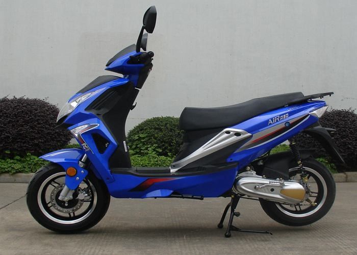 Vespa de motor adulta azul del cilindro de 2 movimientos 1 150 kilogramos de carga máxima de la capacidad 2,0 de consumo de petróleo