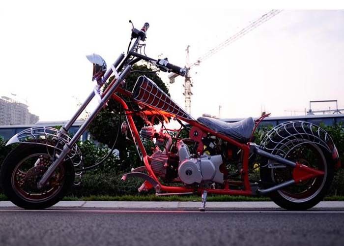 Motocicleta legal de la calle del estilo 50cc del hombre araña, el tanque de encargo de la batería 3L de los interruptores 12V de Harley