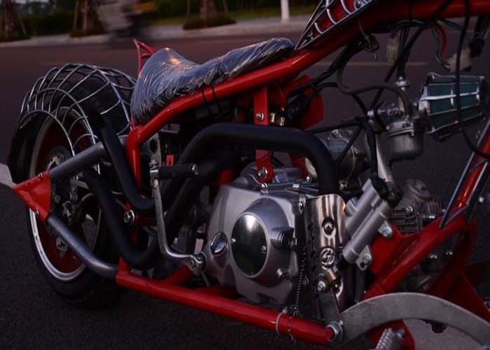 Motocicleta legal de la calle del estilo 50cc del hombre araña, el tanque de encargo de la batería 3L de los interruptores 12V de Harley
