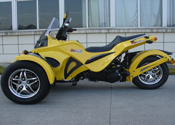 Motocicleta posterior de la rueda del freno de disco tri con dos el movimiento refrigerado por agua de las ruedas delanteras 4