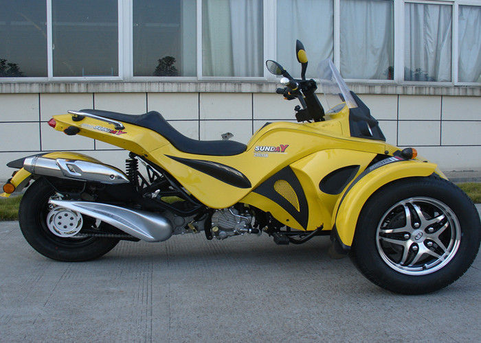 Motocicleta posterior de la rueda del freno de disco tri con dos el movimiento refrigerado por agua de las ruedas delanteras 4