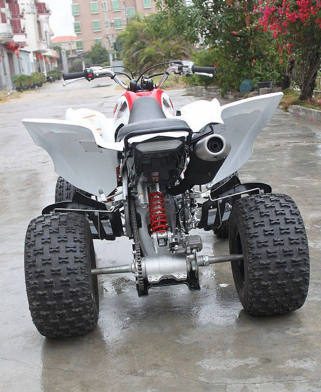Juventud enfriada por líquido Atv 700cc de Yamaha que compite con 4 policías motorizados con con el movimiento SOHC de la fan 4