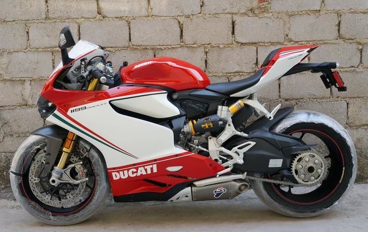 Estilo de alta potencia de Ducati de cuatro motocicletas del movimiento 1199cc con el 90° “L” cilindro gemelo