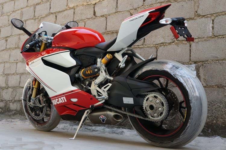 Estilo de alta potencia de Ducati de cuatro motocicletas del movimiento 1199cc con el 90° “L” cilindro gemelo