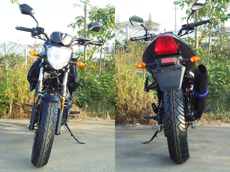 El aire refrescó la sola motocicleta de alta potencia del cilindro de las motocicletas 250cc con las luces de señal