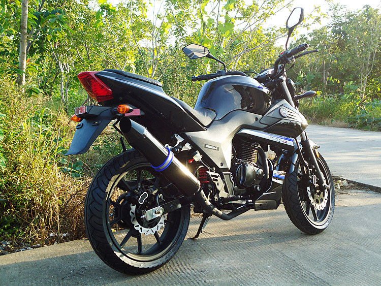 El aire refrescó la sola motocicleta de alta potencia del cilindro de las motocicletas 250cc con las luces de señal