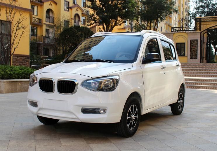 carros de golf eléctricos 6000w con el PVC de la radio del MP3 del calentador de fan del estilo de BMW de 5 asientos de las puertas 4