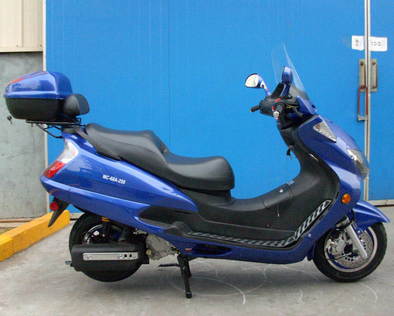 Vespa de motor del engranaje de Cvt 250cc con el neumático delantero del punto de Chengshin del freno de disco de la parte posterior del disco del ABS