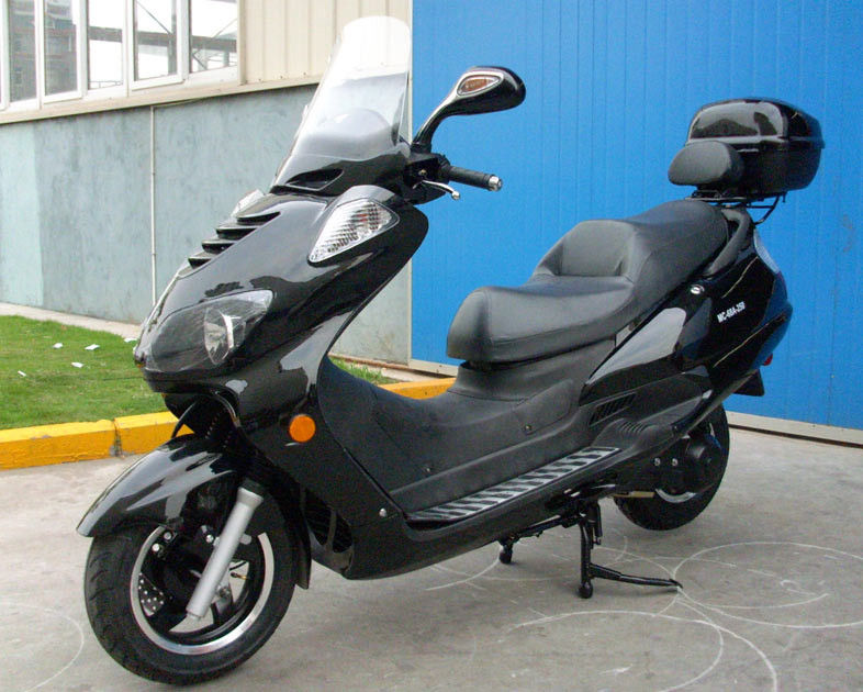 Vespa de motor del engranaje de Cvt 250cc con el neumático delantero del punto de Chengshin del freno de disco de la parte posterior del disco del ABS