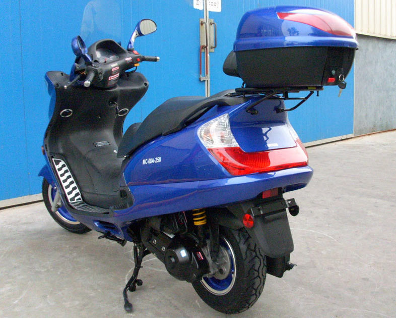 Vespa de motor del engranaje de Cvt 250cc con el neumático delantero del punto de Chengshin del freno de disco de la parte posterior del disco del ABS