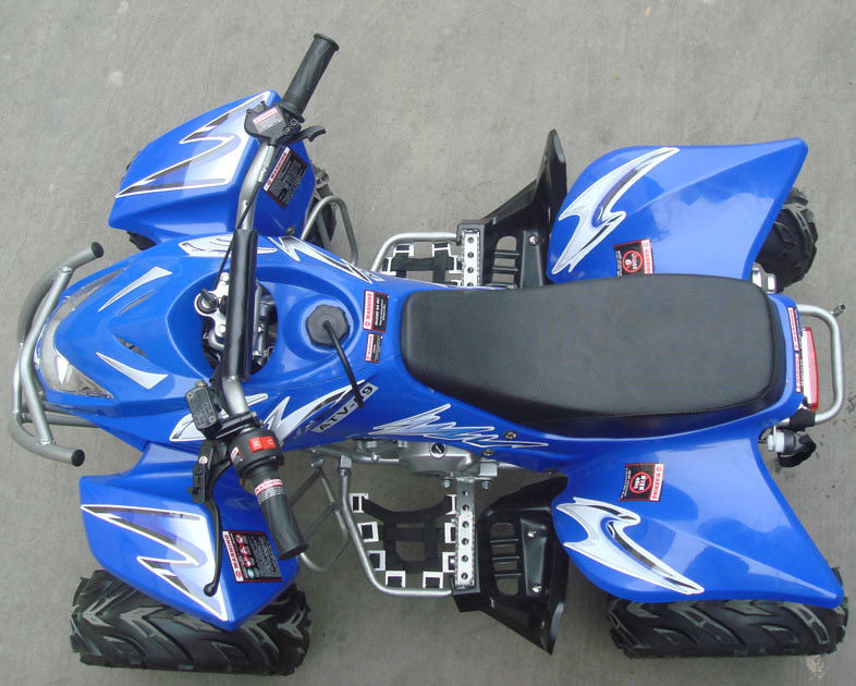 Juventud media de la talla 110CC que compite con el aire de ATV refrescado con 7