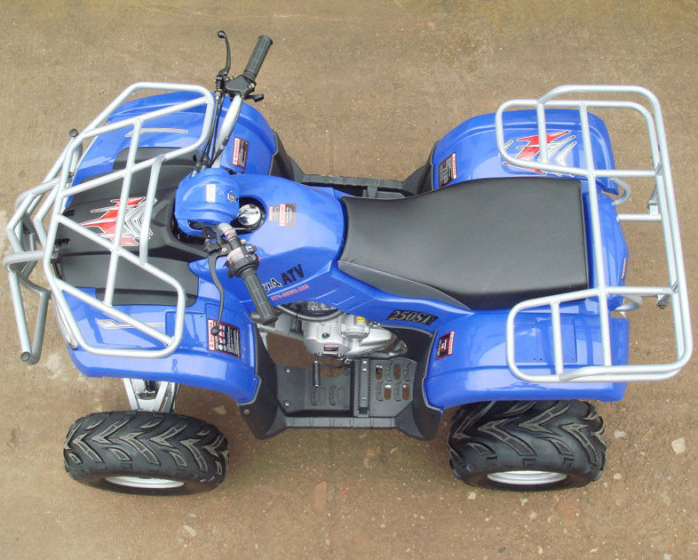 200c juventud de gran tamaño ATV que compite con 10